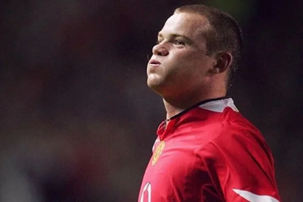 Após fotos bêbado e com mulheres seminuas, Wayne Rooney pede desculpas
