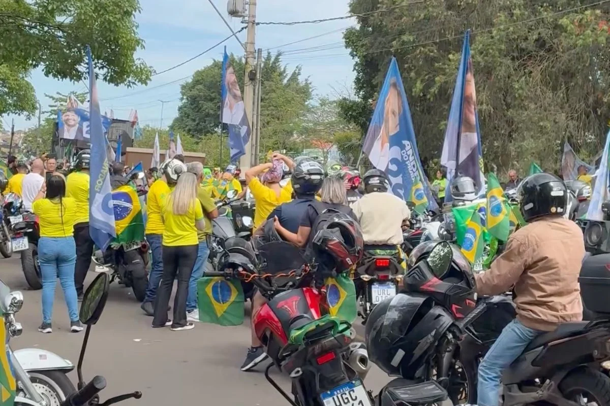 Tarcísio e Flávio Bolsonaro se unem em motocarreata no interior de SP - imagem 3 Tarcísio e Flávio Bolsonaro se unem em motocarreata no interior de SP - imagem 3