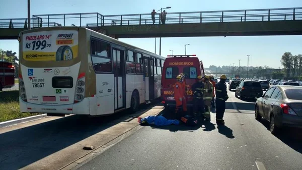 Homem morre atropelado na faixa exclusiva da EPTG