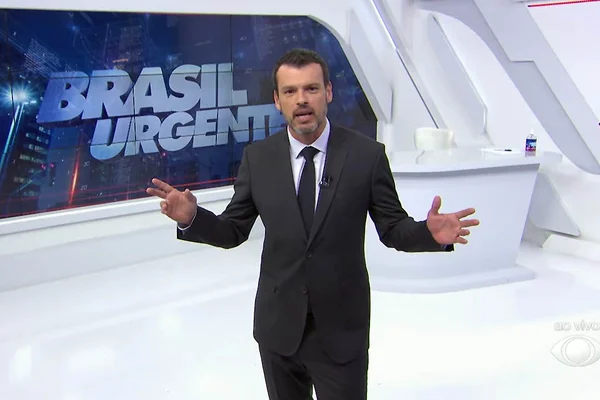 Lucas Martins apresenta o Brasil Urgente no lugar de José Luiz Datena, internado com Covid-19