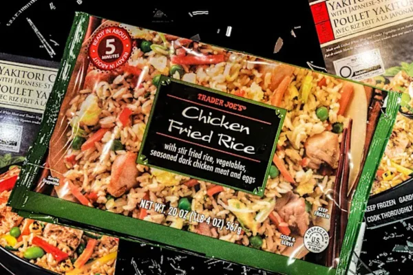 Pacote de arroz de frango congelado
