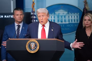 Trump concede coletiva em Washington, EUA