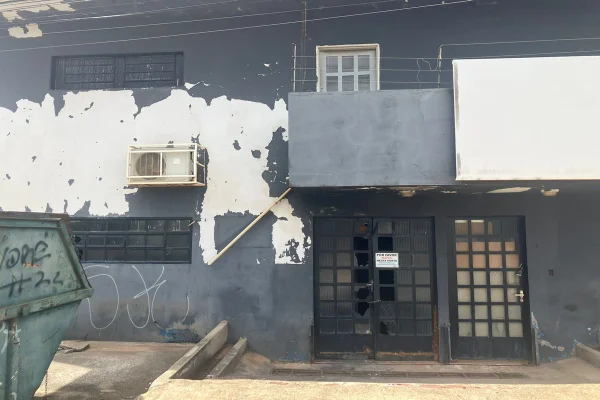 Gráfica destruída por incêndio