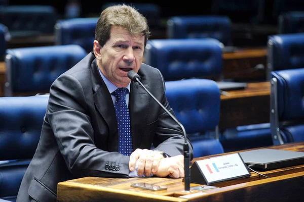 Após cobrança da PGR, Cármen marca julgamento de recurso de Ivo Cassol