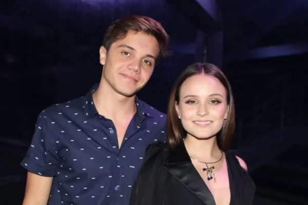 Larissa Manoela fala sobre sexo e revela detalhes do casamento