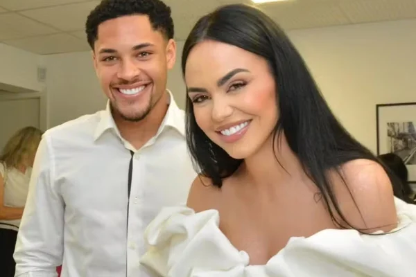Foto colorida de Dayana Lins e Vitor Roque - Metrópoles