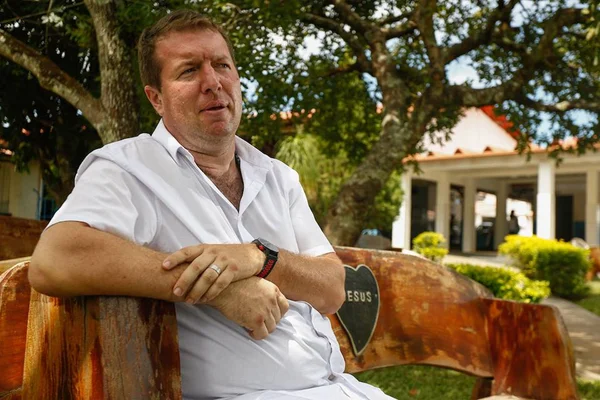 voluntário da casa de dom inácio de loyola em abadiânia, goiás, fundada por joão de deus