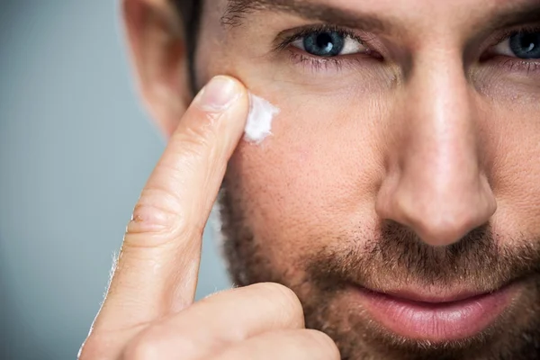 Skincare masculino: por que e como eles devem aderir aos cuidados