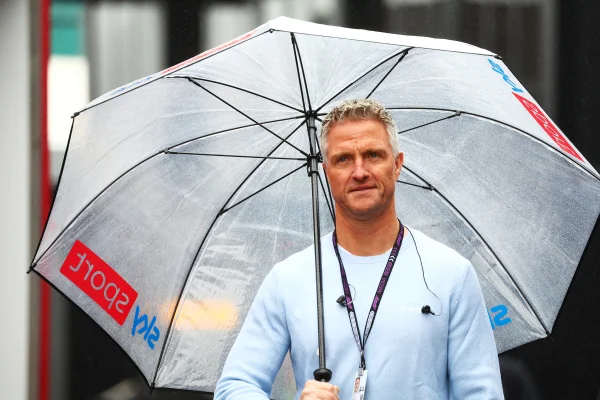 F1: Ralf Schumacher cobra atitude drástica da Ferrari sobre Hamilton