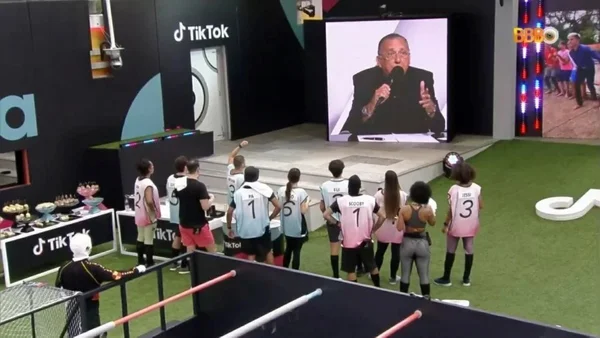 Clima de Copa do Mundo: Galvão Bueno narra pebolim humano no BBB22