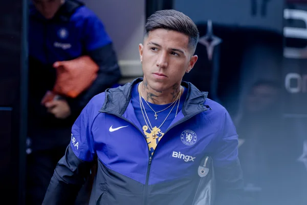Fora de jogo do Chelsea, Enzo Fernandez aguarda proposta do Manchester City