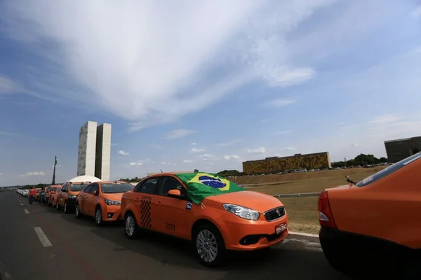 Senado aprova urgência para proposta que altera funcionamento do Uber