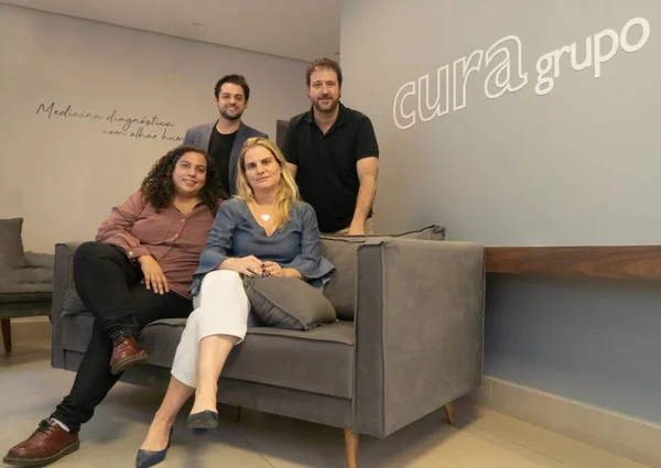 4influence assume conta do Cura Grupo