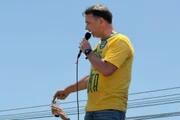 Flávio Bolsonaro é senador e candidato a presidente Flávio Bolsonaro é senador e candidato a presidente