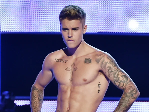 Justin Bieber não está nada arrasado com a divulgação dos nudes, muito pelo contrário