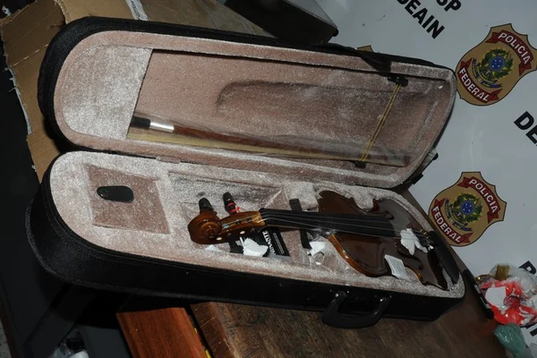 PF apreende drogas em caixa de violino e em potes de tempero indiano