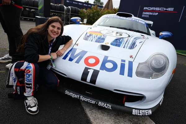 Única mulher no grid, Antonella Bassani destaca força feminina na Stock Car