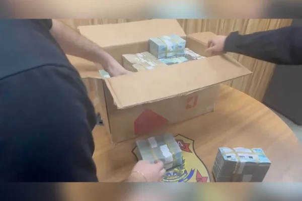 Políticos são alvo da PF por elo com “montanha de dinheiro” de R$ 2 milhões
