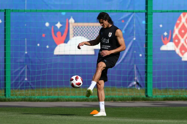 Suspense: Cavani treina só e segue como dúvida para encarar a França