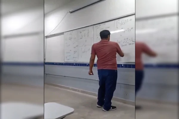 Professor faz barricada e dá aula durante tiroteio no Cefet