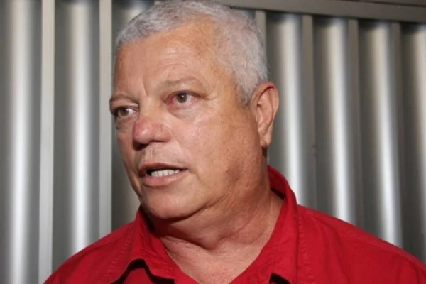 imagem colorida de Everaldo Anunciação, vice-presidente do PT nacional, que morreu na bahia