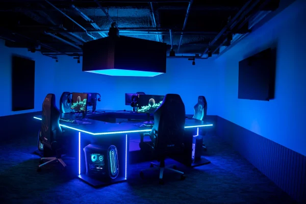 Sala de jogos do prédio dos gamers em São Paulo
