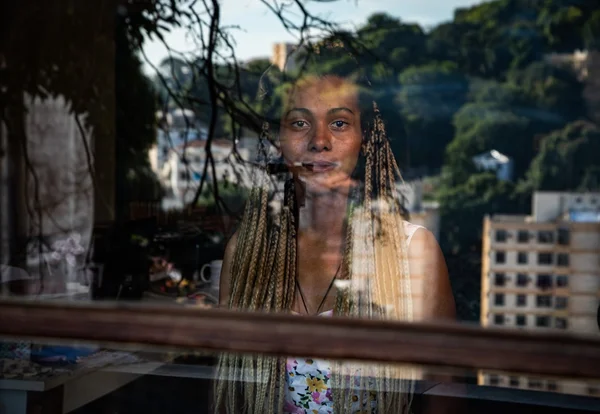 “Linn no BBB naturaliza travestis”, diz 1ª professora trans da UFRJ