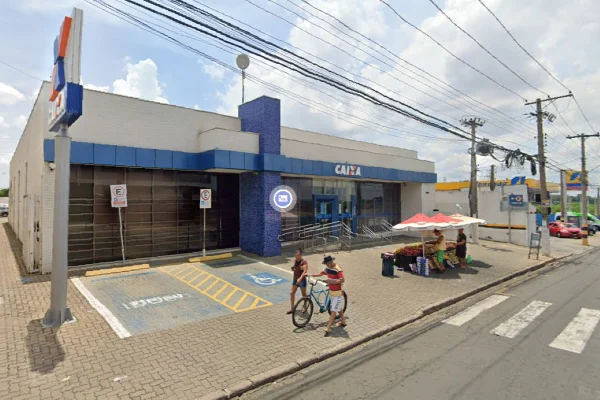 Imagem colorida de agência da Caixa