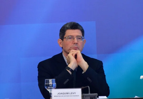 Levy diz que eleição de Macri coloca dinâmica favorável para o Brasil