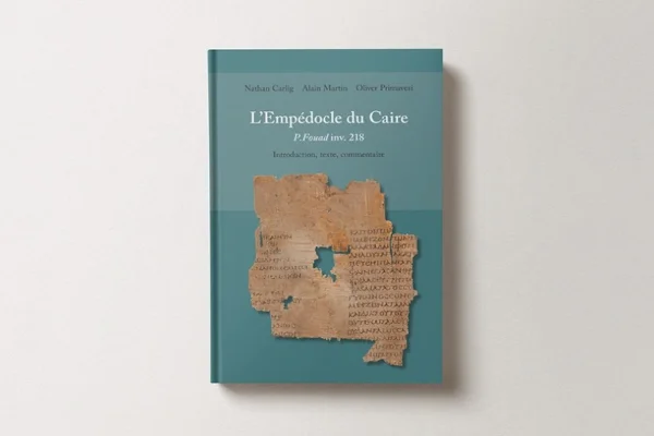 Foto colorida de capa de livro com papiro antigo