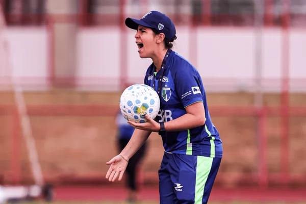 Kethleen Azevedo, treinadora do Minas Brasília