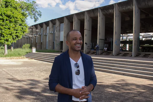 Exemplo de superação: ex-morador de rua faz doutorado na UnB