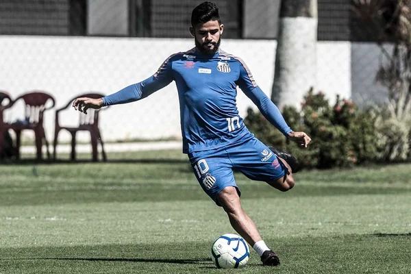 Felipe Jonatan fala em alerta ligado para Santos não perder a ponta