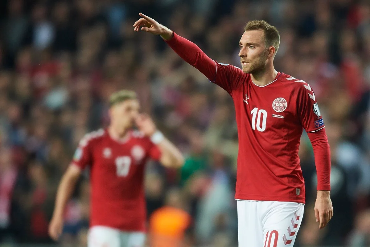 Eriksen (Inter de Milão), o goleiro Schmeichel (Leicester), Christensen (Chelsea), Kjaer (Milan), Delaney (Borussia Dortmund), Poulsen (RB Leipzig) e Braithwaite (Barcelona) compõem o plantel da Dinamarca Eriksen (Inter de Milão), o goleiro Schmeichel (Leicester), Christensen (Chelsea), Kjaer (Milan), Delaney (Borussia Dortmund), Poulsen (RB Leipzig) e Braithwaite (Barcelona) compõem o plantel da Dinamarca