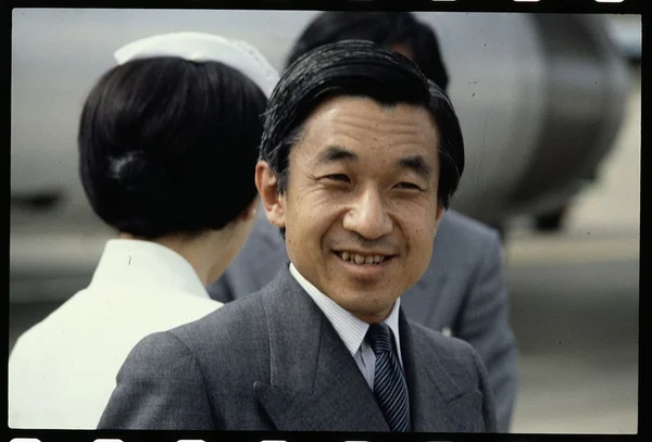Imagem colorida mostra o príncipe do Japão Akihito - Metrópoles