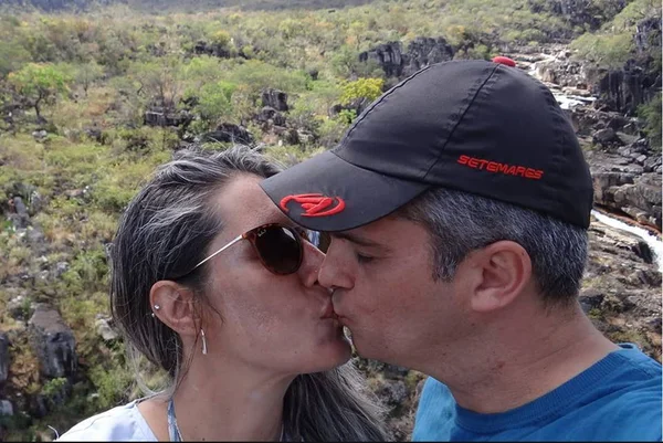 Namorada de professor morto: “Gostaria de ter mais um minuto com você”