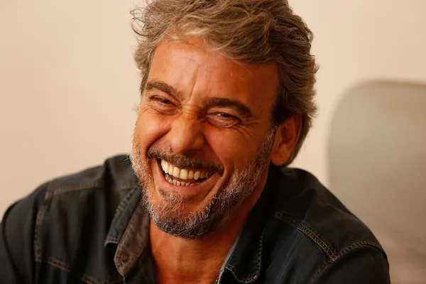Solteiro na vida real, Alexandre Borges vive no cinema as atribulações do amor
