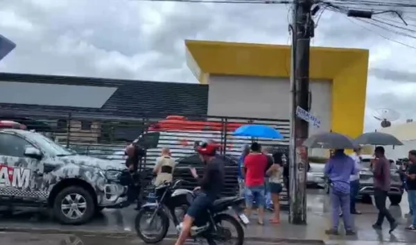 Menino de 12 anos tenta esfaquear alunos em colégio de Manaus