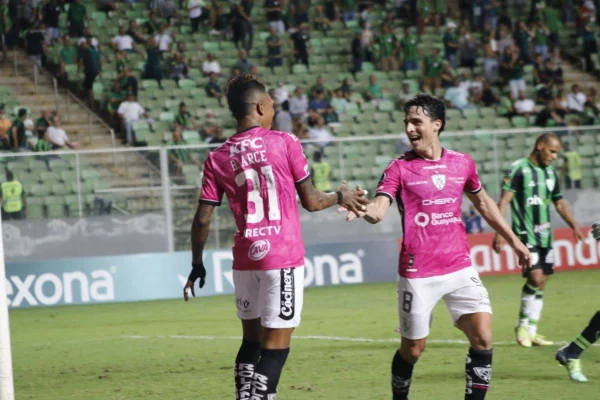América-MG joga mal e perde em casa na estreia da Libertadores