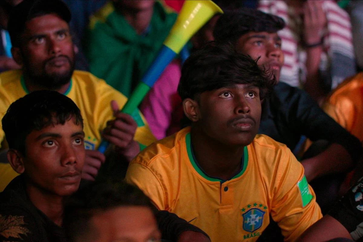 Documentário 'Dhaka Vibra' de Rafael Bergamaschi revela a *visceral paixão* de Bangladesh por futebol brasileiro e argentino no Globoplay