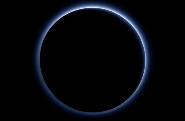 Plutão tem céu azul e gelo, revela Nasa