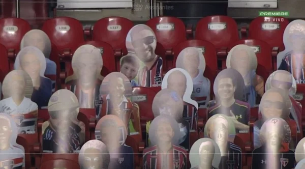 São Paulo mantém totens em jogo do Corinthians e revolta torcida