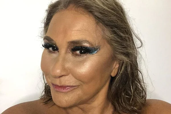 Fafá de Belém com maquiagem