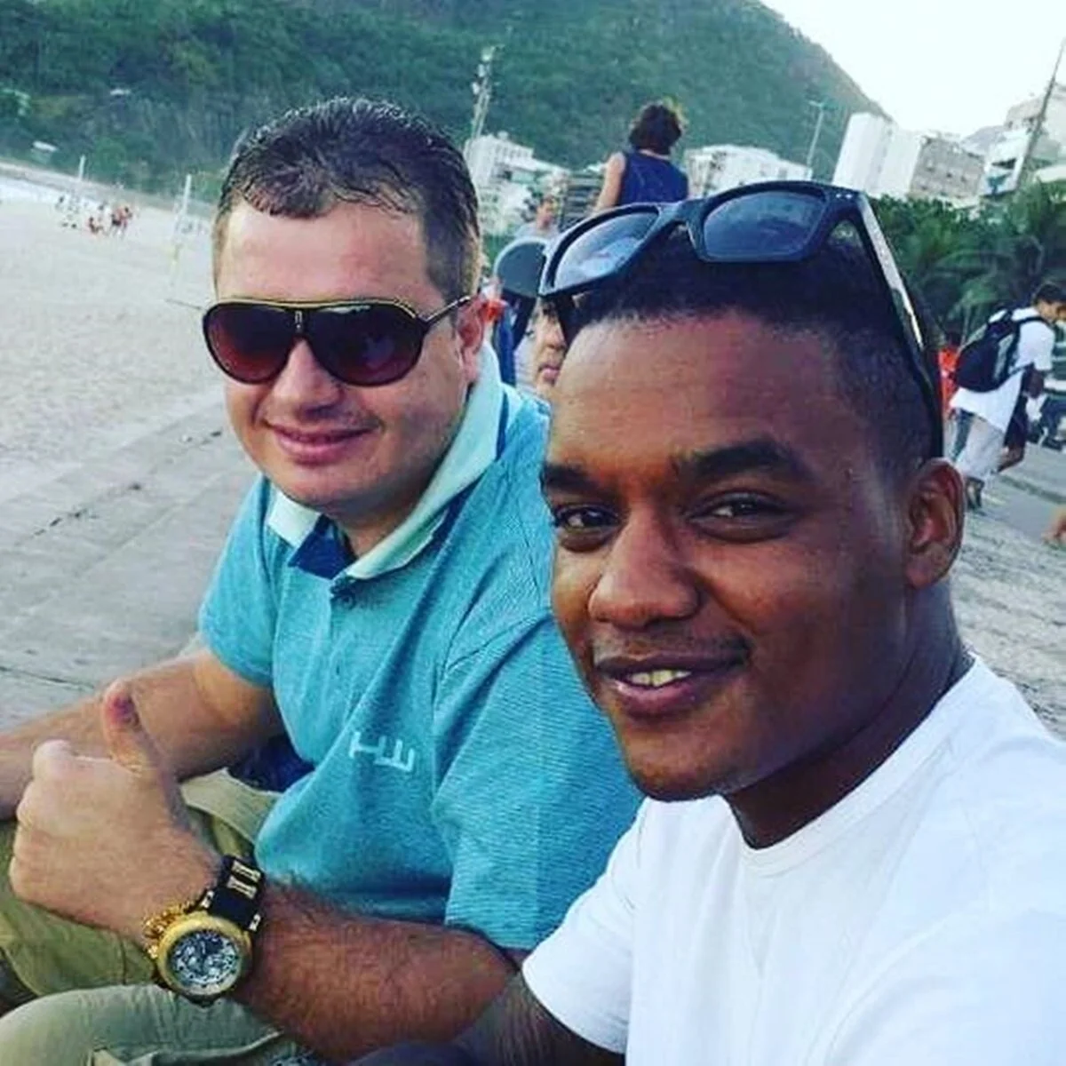 MC Mágico posa com Darlan Cunha quando fazia sucesso MC Mágico posa com Darlan Cunha quando fazia sucesso