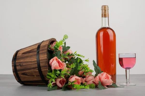 Vinho rosé, dia das mães, buquê de flores