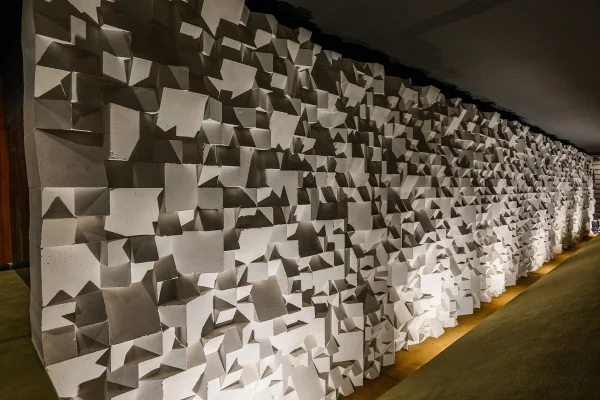 Sergio Camargo, artista com megaexposição no DF, tem obra monumental no Itamaraty; conheça
