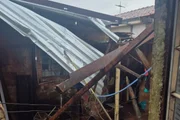 Chuva com ventos causou destelhamento de imóveis em Araraquara (SP)
