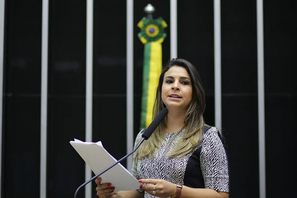 Imagem colorida, Mariana Carvalho - Metrópoles