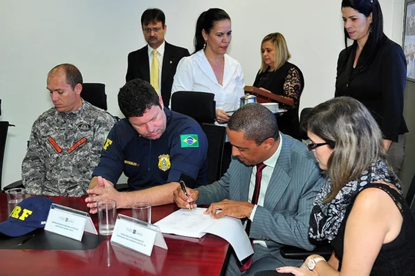 Brasília entrega protocolo de segurança para receber a tocha olímpica