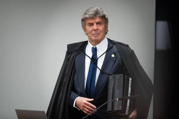 Ministro Luiz Fux - Julgamento do ex-presidente Jair Bolsonaro (PL) e de mais sete aliados, na Primeira Turma do Supremo Tribunal Federal (STF). Os cinco ministros da Turma analisam a ação penal sobre suposta trama golpista atribuída ao ex-chefe do Palácio do Planalto e sete réus que visou anular as eleições de 2022 e manter Bolsonaro no poder - Metrópoles